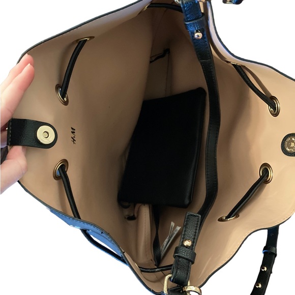 H&M Black Imitation Leather Shoulder/Crossbody Bag With Attached Cosmetic Bag. - Picture 6 of 15